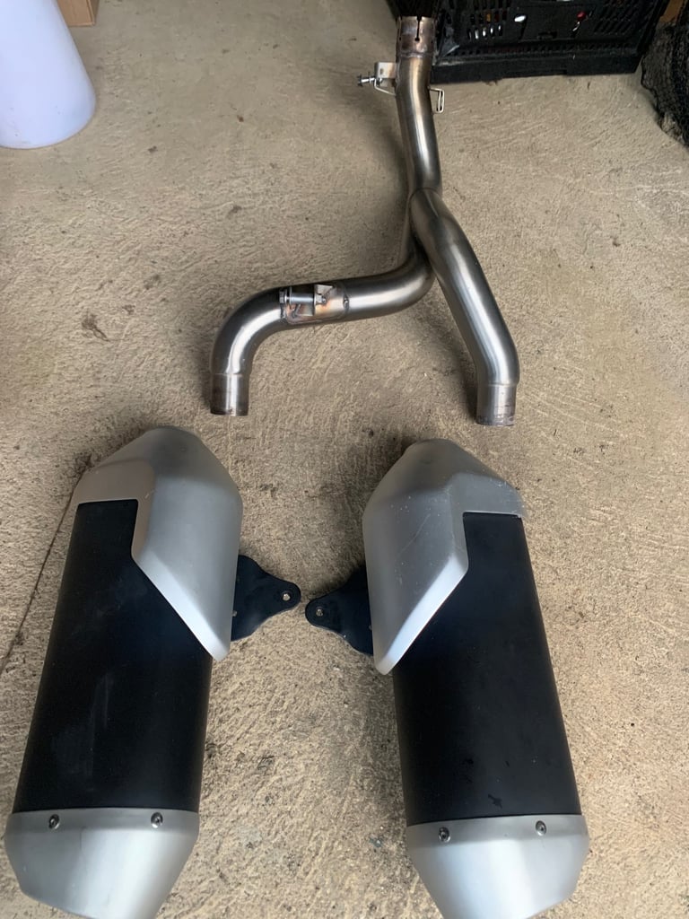 Triumph speed triple 1050 exhaust (2017)