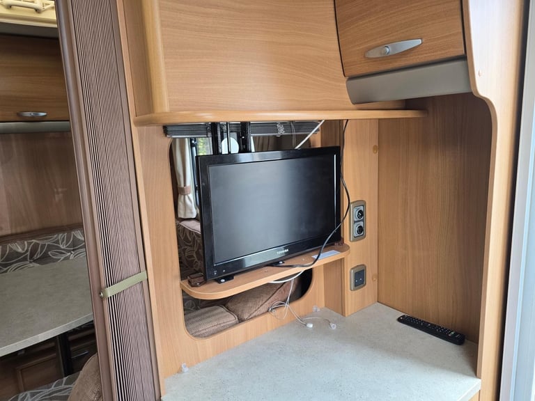 2011 Swift Charisma 545 4 Berth Double Dinette Caravan, Motor Mover