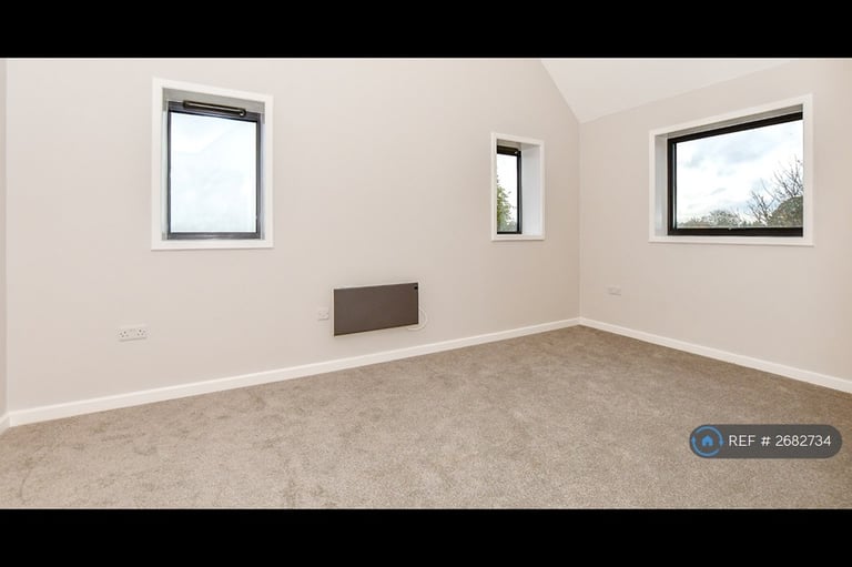 2 bedroom flat in Maidstone Road, Paddock Wood, Tonbridge, TN12 (2 bed) (#2682734)