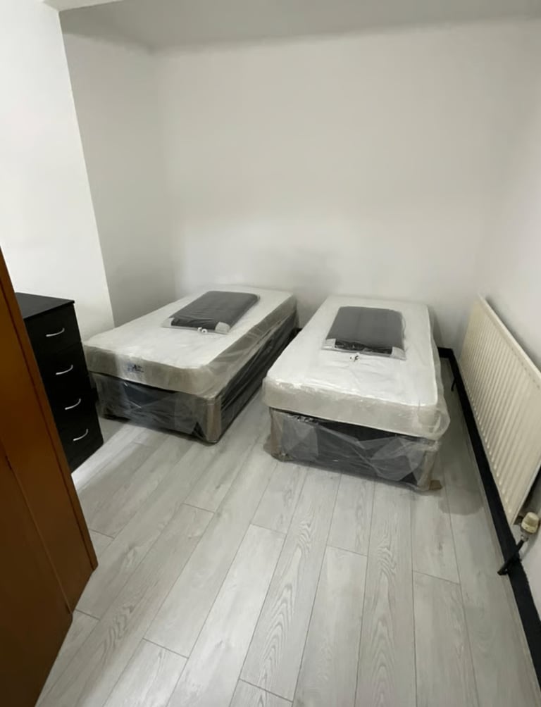 3-Double Bedroom Flat | Fully Furnished | Fitted Kitchen | Parking |  Woodsley Road, Leeds - LS3