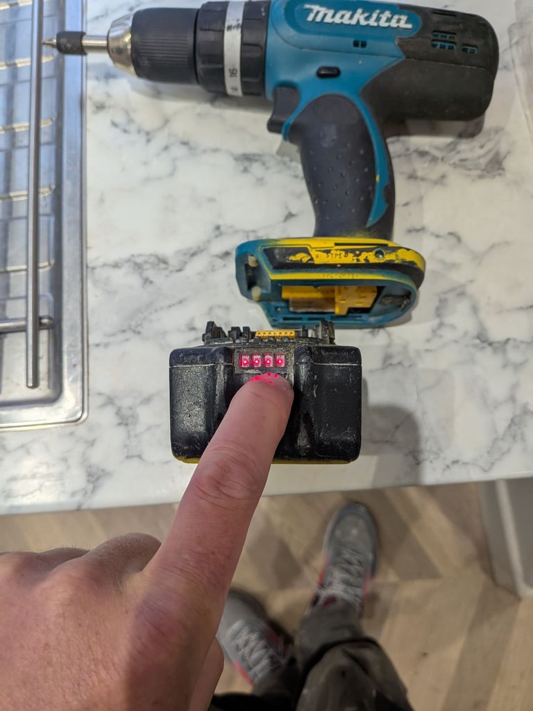 image for makita 18v drill and 5ah battery
