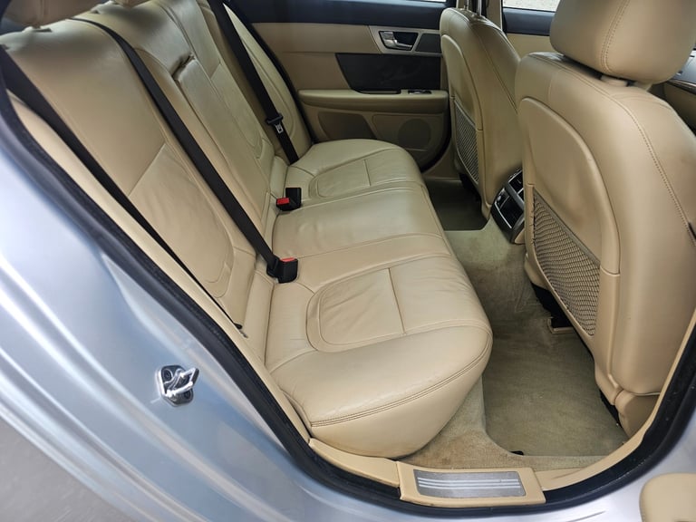 2012 Jaguar XF 2.2d [200] Premium Luxury 4dr Auto SALOON Diesel Automatic