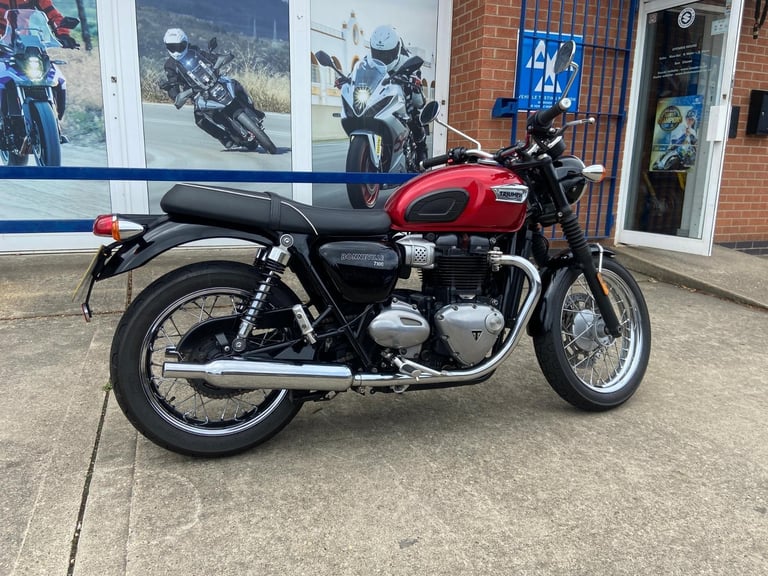 TRIUMPH BONNEVILLE T100, IMMACULATE ! 