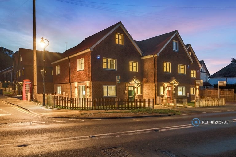 3 bedroom house in Redwood, Guildford, GU5 (3 bed) (#2657301)