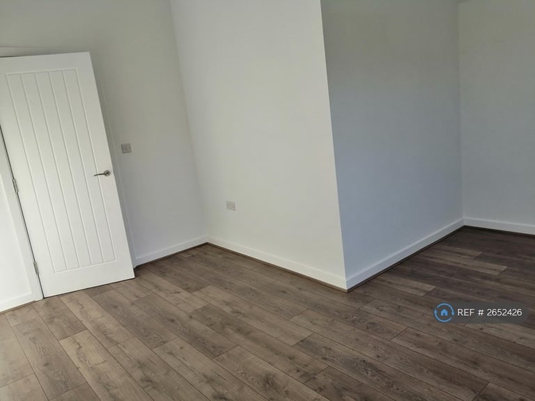 1 bedroom flat in Parkside East, Prenton, CH43 (1 bed) (#2652426)