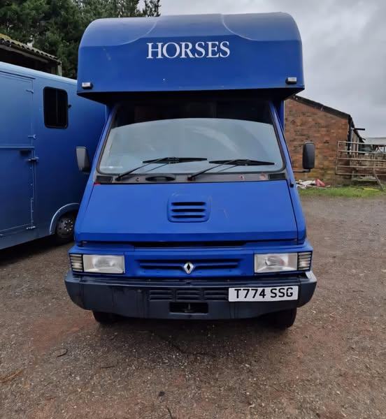 Pepper Harrow Trophy Twin Horse Box