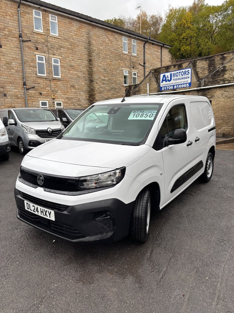 2024 Vauxhall Combo 2300 1.5 Turbo D 100ps Prime H1 Van, WITH FULL SERVICE HISTORY! PANEL VAN Die...