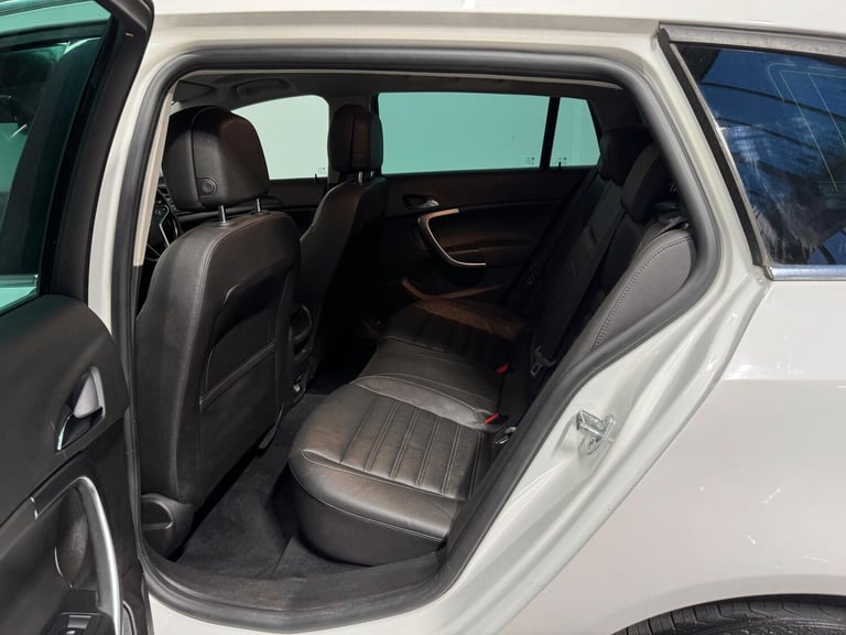 2015 Vauxhall Insignia 2.0 CDTi SRi Nav Sports Tourer Auto Euro 5 5dr Estate Diesel Automatic