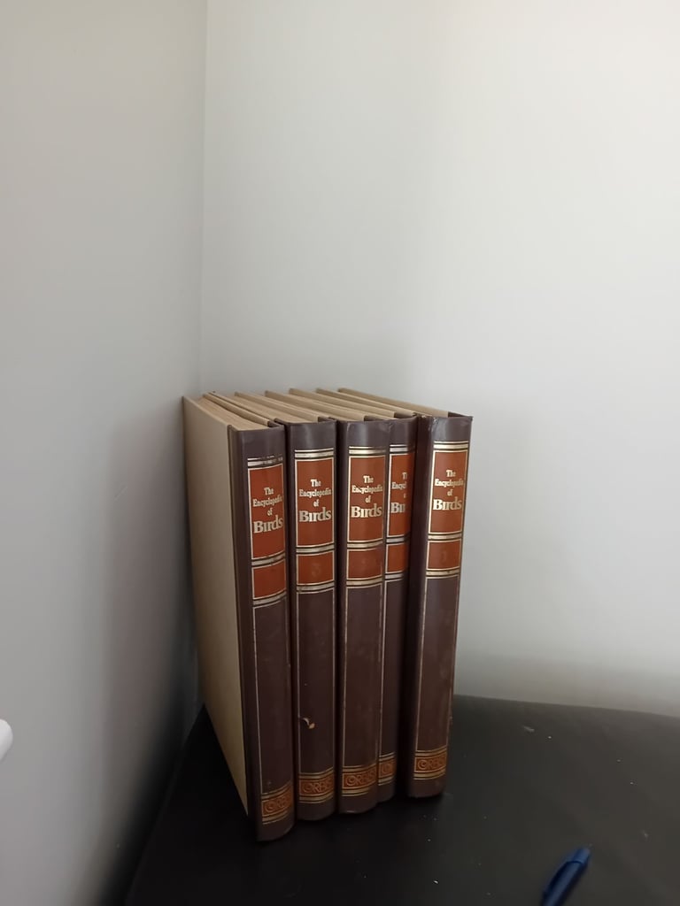 Set of five bird encyclopedia 