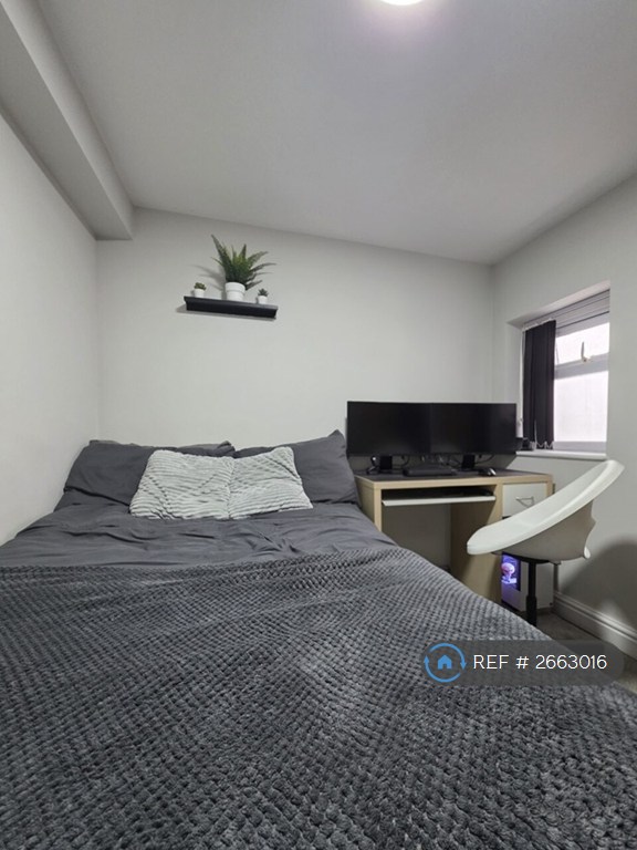 10 bedroom house in Cathays Terrace, Cardiff, CF24 (10 bed) (#2663016)