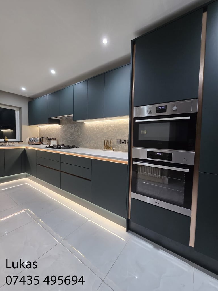 Carpenter, Kitchen Fitter, Fitted Wardrobes, Furniture, Fitting, Flooring, Doors Installation