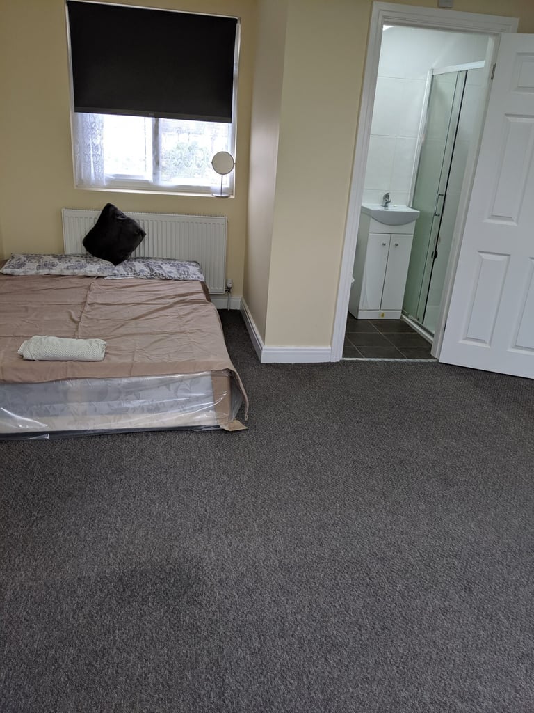 5 bedroom house in Beautiful Shared Accommodation â Ensuite Double Rooms Available in Ilford, Redbri