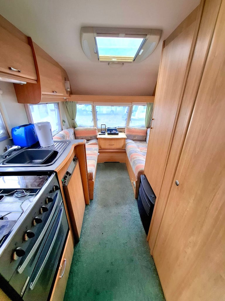 Lighweight 4 berth Lunar Zenith caravan 2004 year 