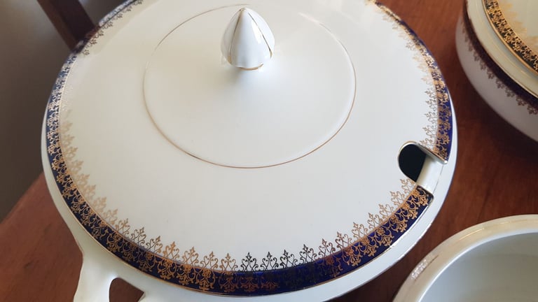 Alfred Meakin Bleu De Roi Tableware 3 Tureen Serving Dishes plus Gravy Boat