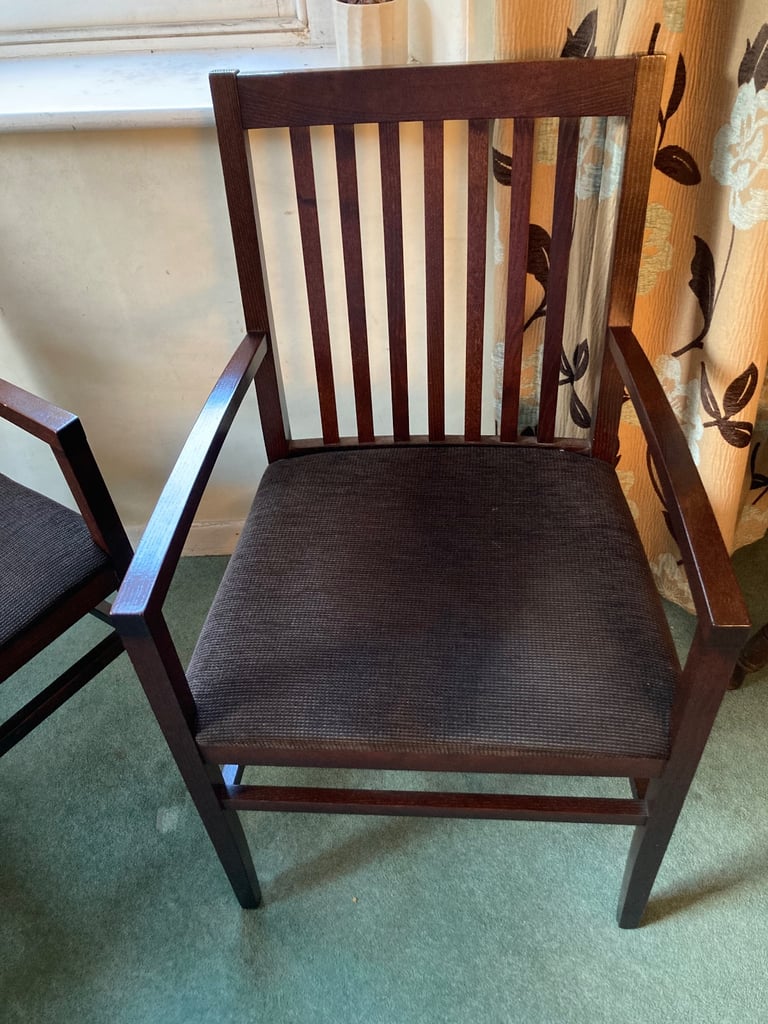 Set of 4 solid dining chairs