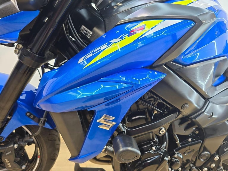 Suzuki GSX-S750 Blue 2020 - Heated Grips, R&G Bungs, R&G Tail Tidy