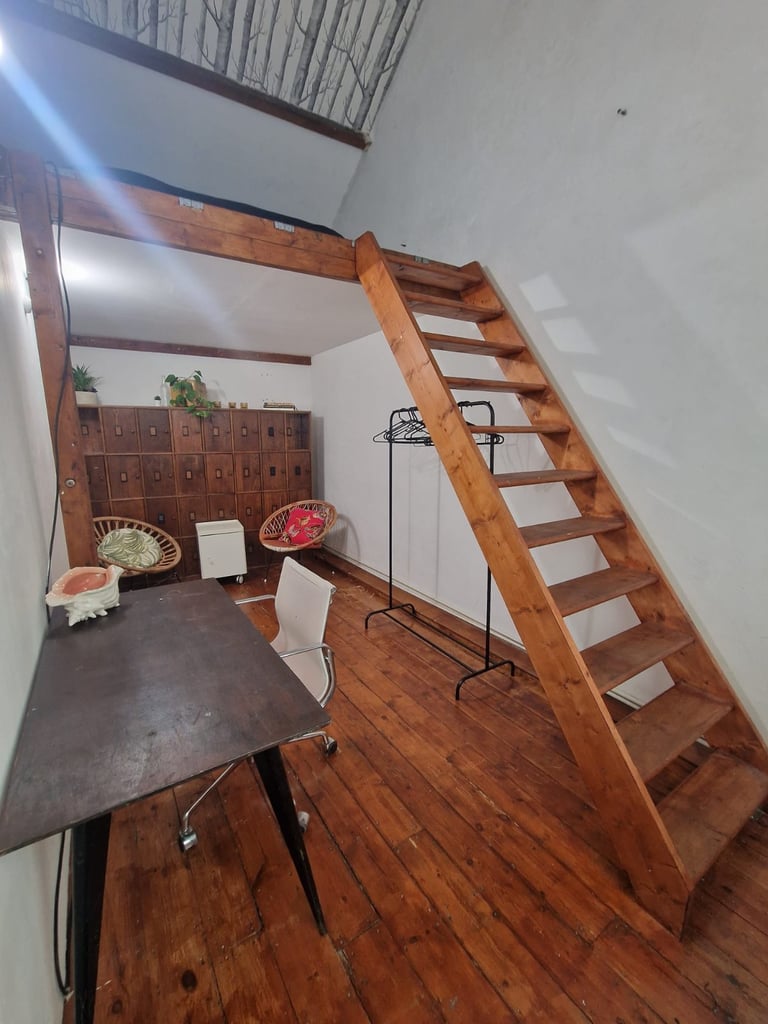 Office Studio Space with mezzanine £700 p/m work only - Available immediately 