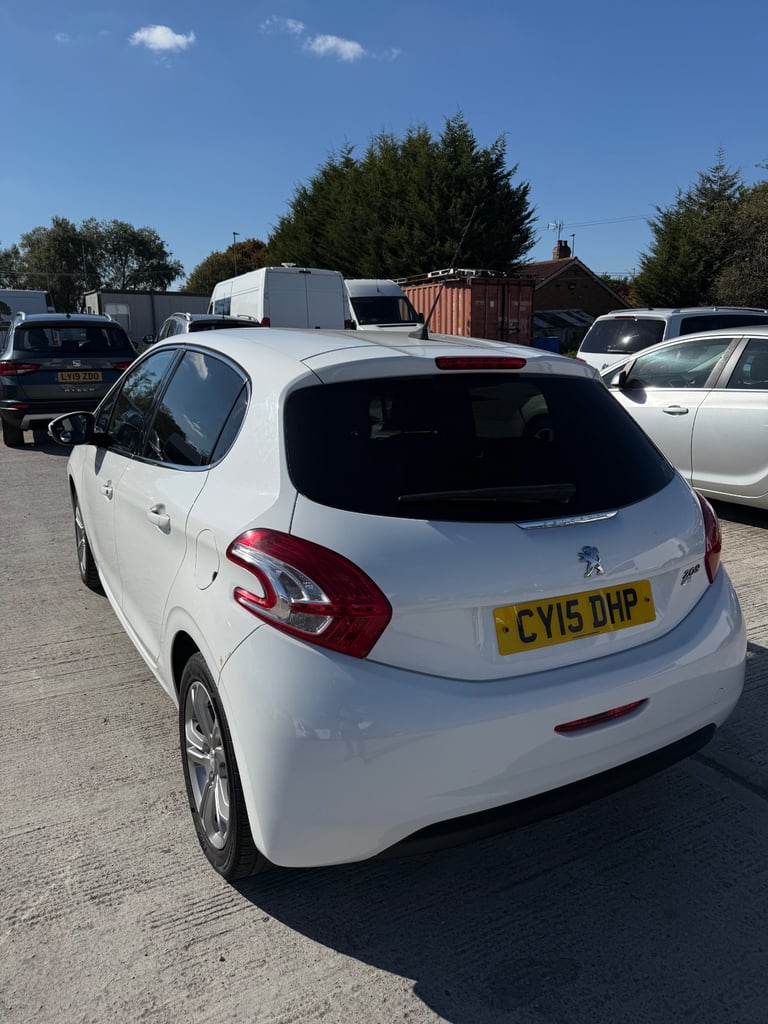 Peugeot, 208, Hatchback, 2015, Manual, 1560 (cc), 5 doors