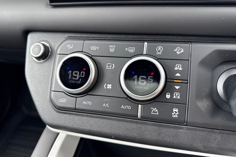 2025 Land Rover Defender 110 3.0 D250 MHEV X-Dynamic SE Auto 4WD Euro 6 (s/s) 5dr SUV Automatic