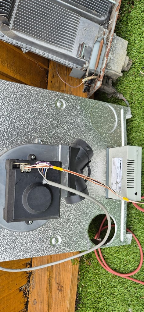 TRUMA TRUMATIC S3002P ULTRAHEAT gas and electric space heater for camper caravan motorhome.