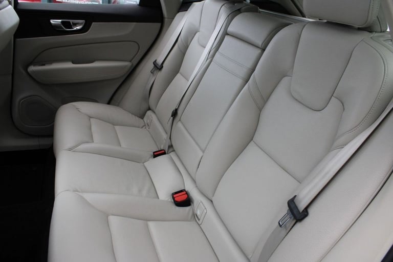 2021 Volvo XC60 2.0 B5 MHEV Momentum SUV 5dr Petrol Hybrid Auto AWD Euro 6 (s/s) (250 ps) ESTATE ...
