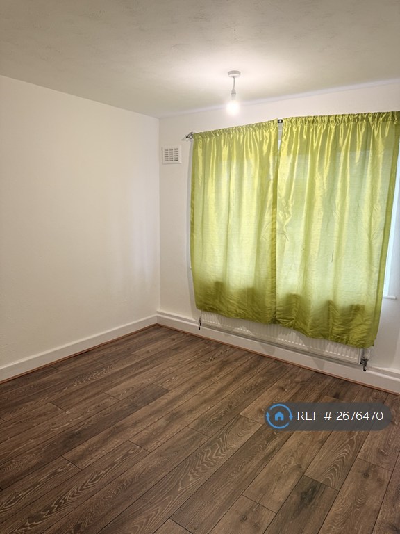 2 bedroom flat in Shorts Way, Rochester, ME1 (2 bed) (#2676470)