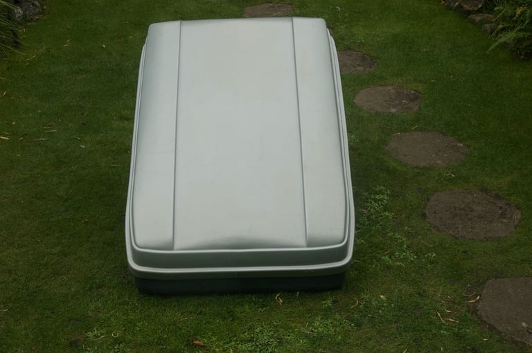 Forza Roof Box 360 ltr and set of Halfords Advanced /Thule Universal Roof Bars