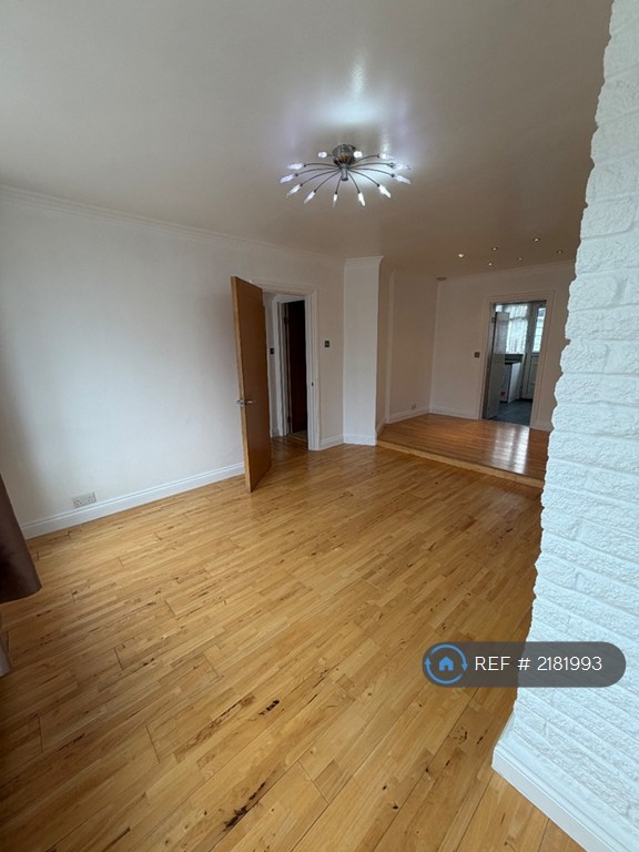 3 bedroom house in Barking, Barking, RM9 (3 bed) (#2181993)