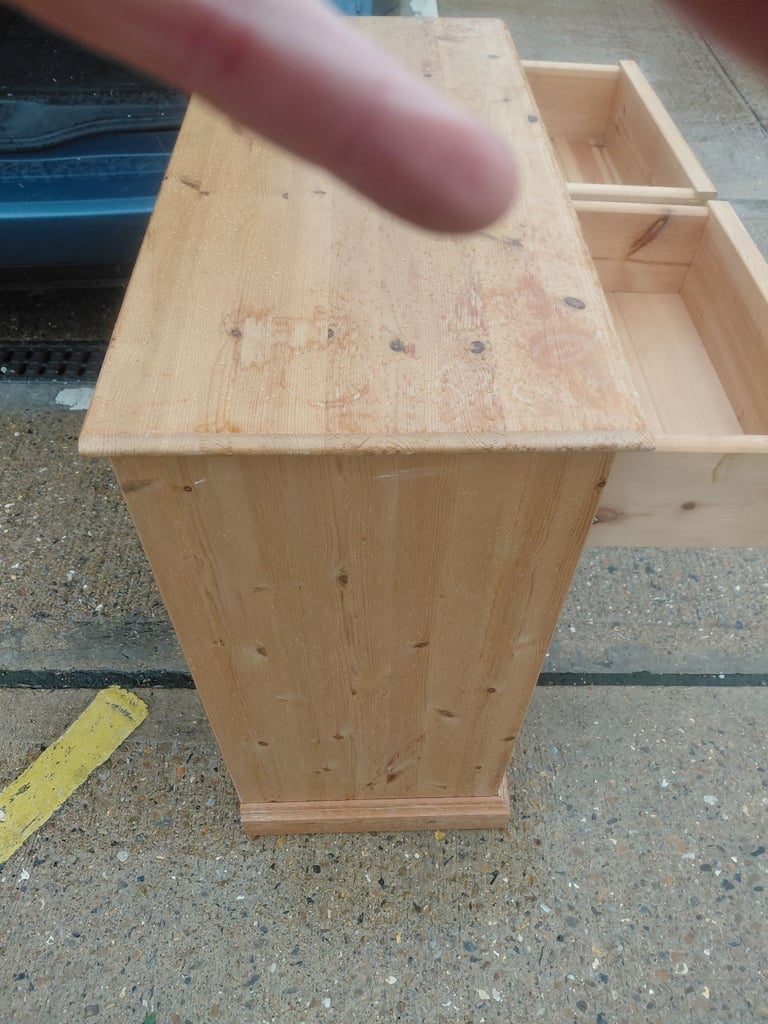 Solid pine chest of drawers 