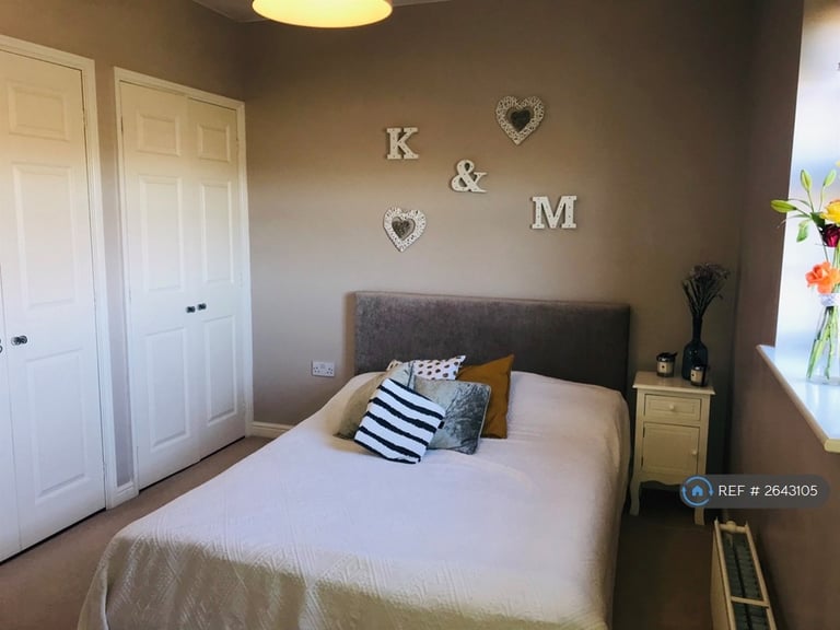 2 bedroom flat in St. Peters Way, Stratford-Upon-Avon, CV37 (2 bed) (#2643105)