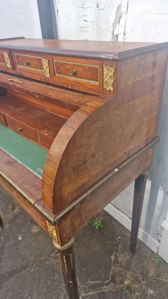 Victorian vintage dressing table antique brown with draws wood wooden gold golden metal details
