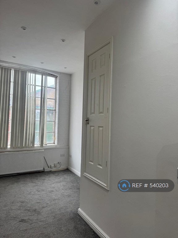 2 bedroom flat in Regent, Kettring, NN16 (2 bed) (#540203)
