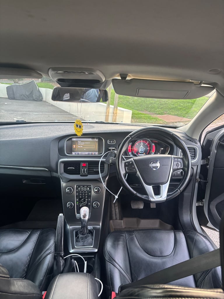 Volvo, V40, Hatchback, 2013, Semi-Auto, 1984 (cc), 5 doors