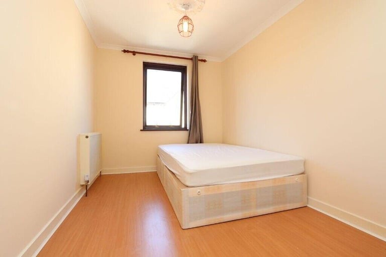 Canary Wharf Double Room Available now 0 deposit available