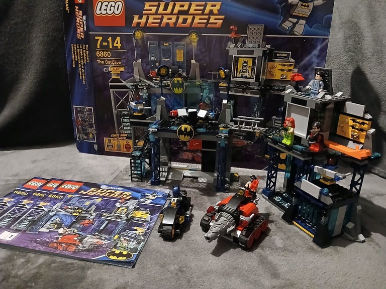 LEGO Batman 6680 - The Batcave 