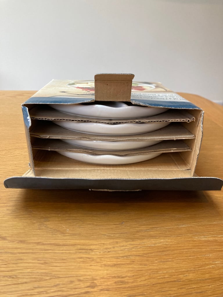 image for Set of 4 fondue plates (still boxed)
