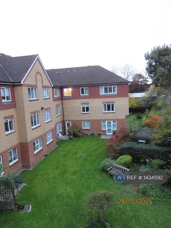 1 bedroom flat in Westminster Court, London, E11 (1 bed) (#1434592)