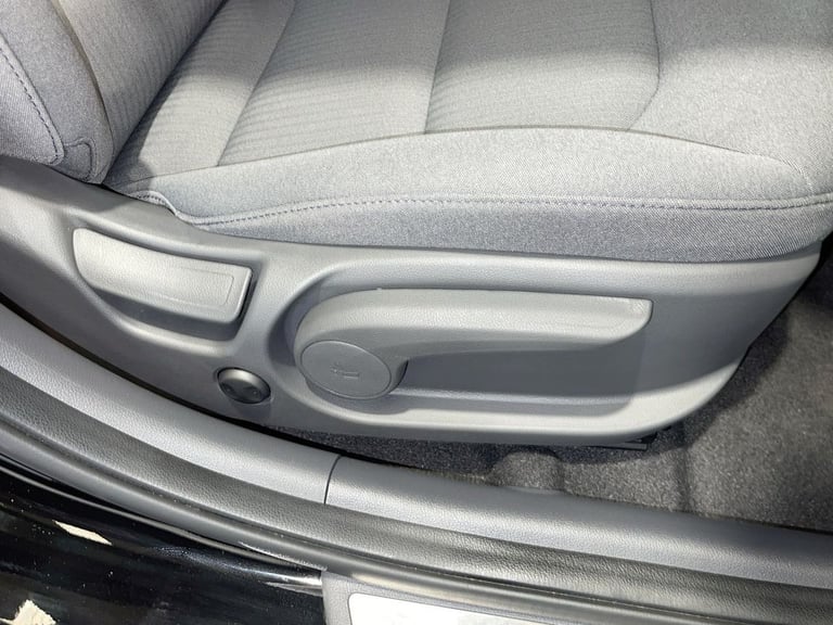 2023 72 HYUNDAI IONIQ 38.3KWH PREMIUM HATCHBACK 5DR ELECTRIC AUTO (136 PS)