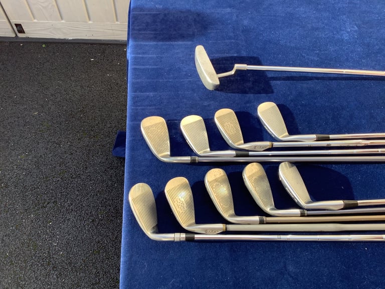 Set of Ladies King Cobra golf clubs, in a lovely King Cobra golf bag. 