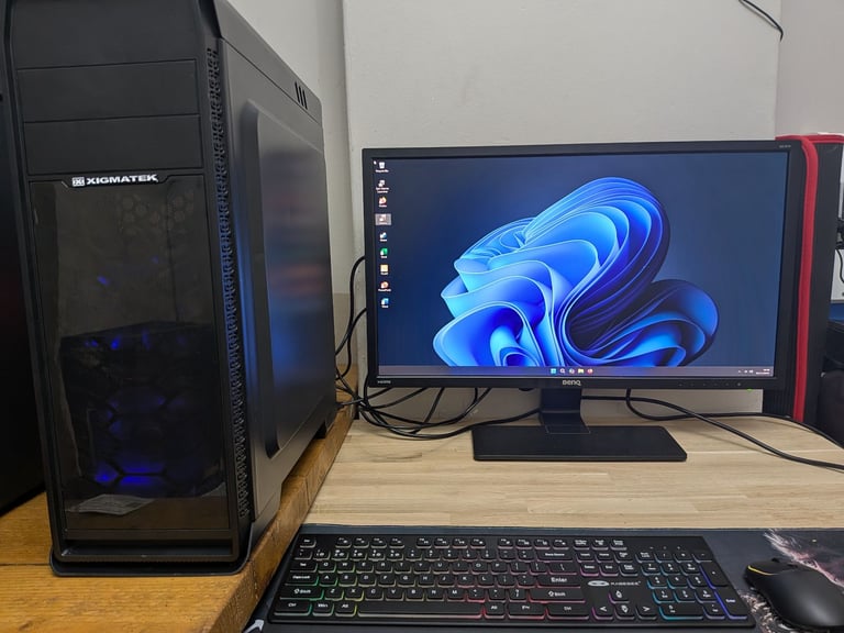 GAMING PC XIGMATEK i3 10100 GTX 1080 8GB AMP EXTREME 120GB SSD 2TB HDD 16GB RAM 27" MONITOR RGB COD