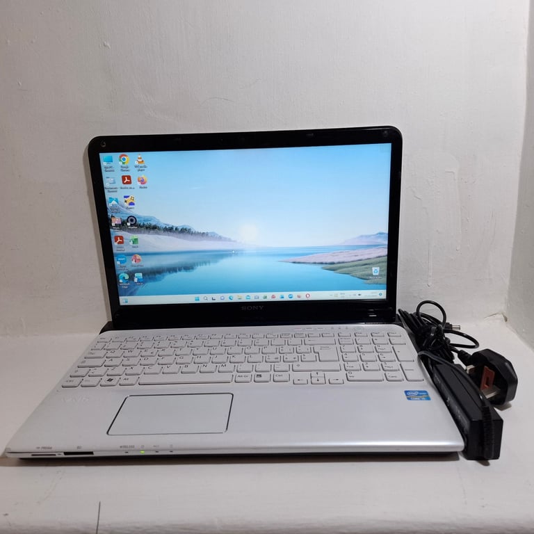 Sony Vaio SVE151J13M 15.6 Inc Intel-Core i5 CPU Win 11 Prof. with Activated 2024 Office 356 Laptop.