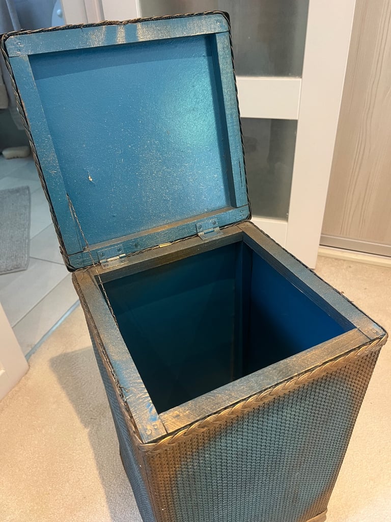 Lloyd Loom box ottoman