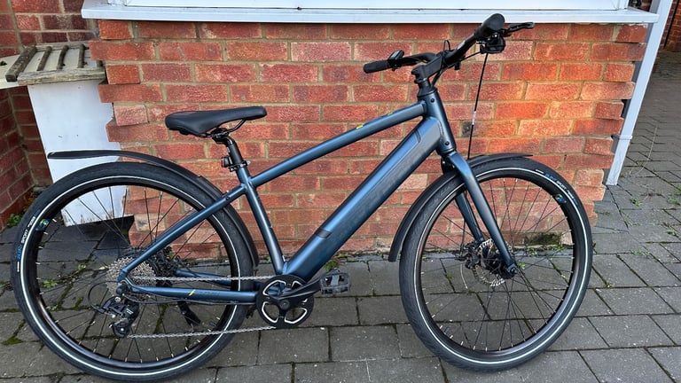 2 X Carrera impel im 2.1 Electric Hybrid Bike Quick Sale M Frame AS BRAND NEW 2 KEYS & CHARGER