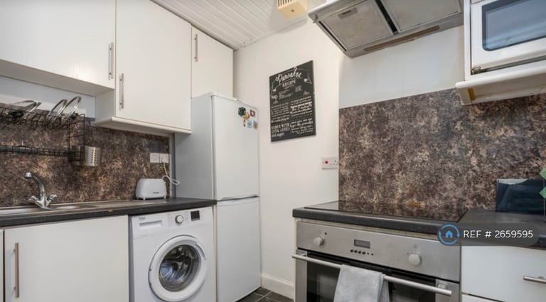 2 bedroom flat in Dalry Road, Edinburgh, EH11 (2 bed) (#2659595)