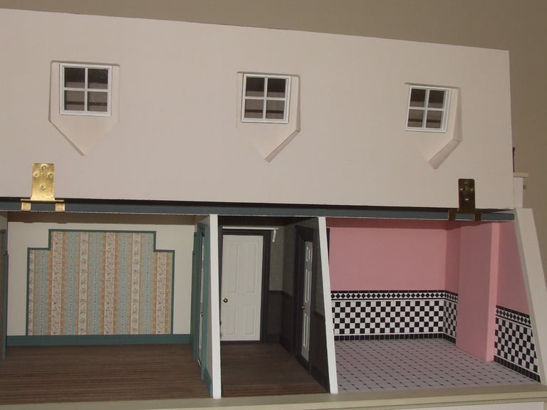 Dolls House Emporium Completed Shop/Cafe Large Suit Collector
