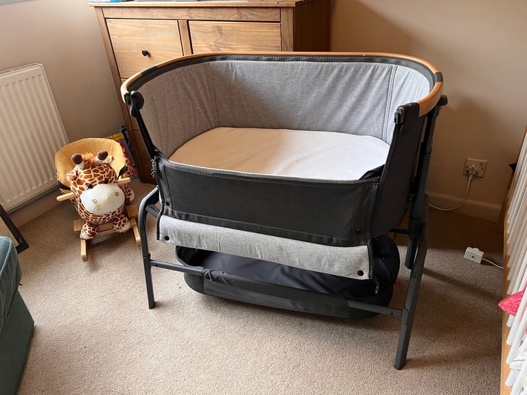 Maxi-Cosi Iora Next to Me Crib – Used, Broken Zip