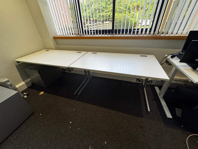 Preowned used Office Desk white single freestanding computer study table 140cm x 80cm