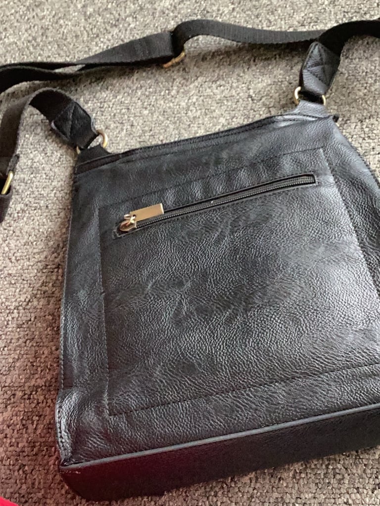 BLACK HANDBAG