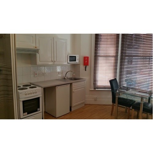 Double Mezzanine Semi-Studio in Glazbury Road, W14 9AS ** All Utility Bills Included***