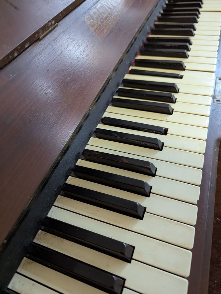 Upright Piano - FREE - Fishponds 